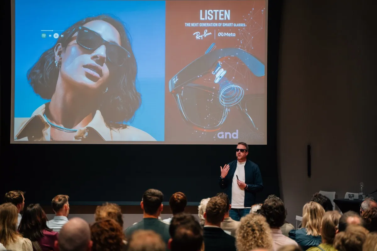 Bart aan het presenteren